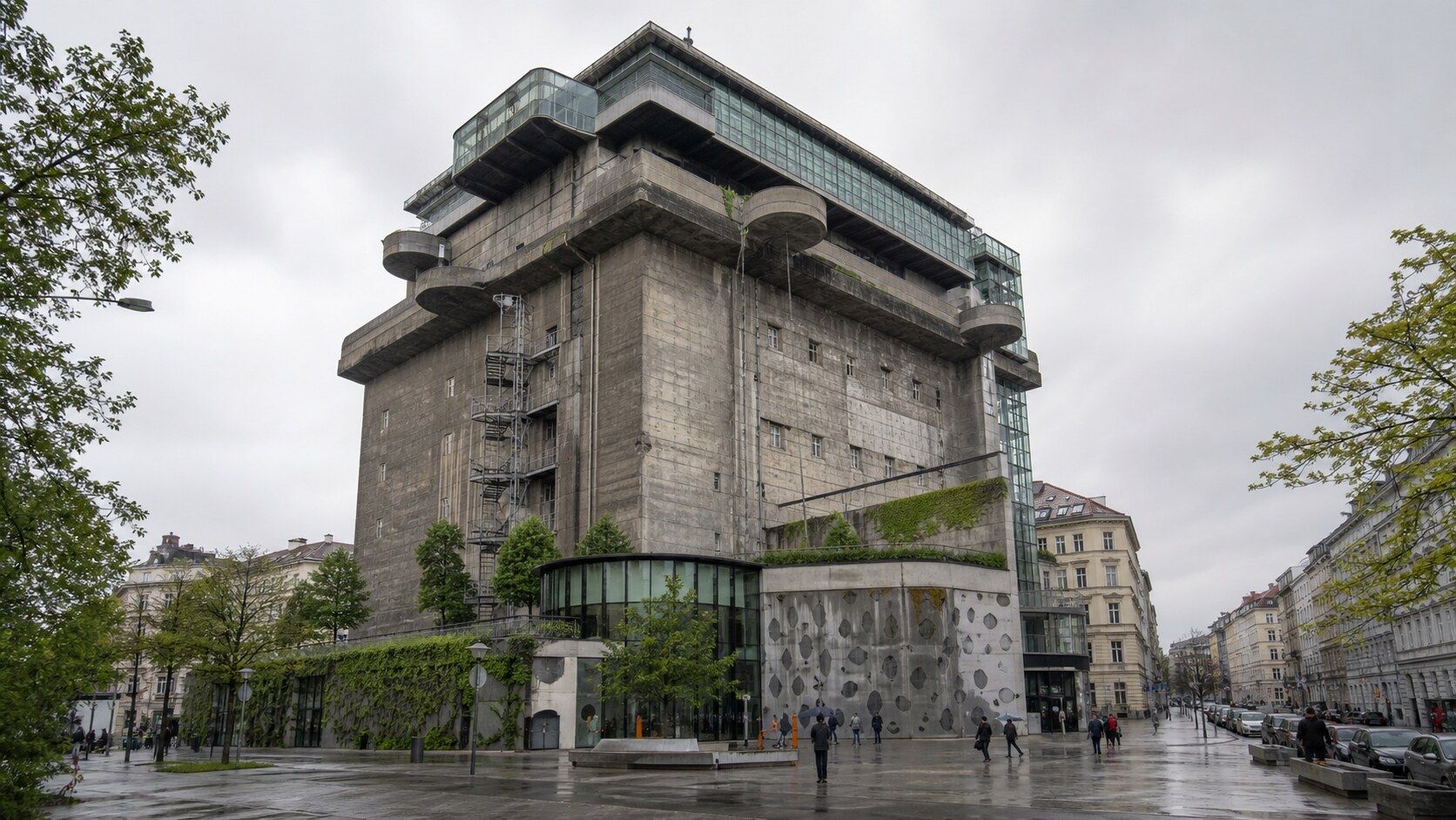 Вход в Haus des Meeres в Вене у бывшей зенитной башни